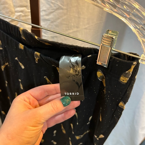 Torrid Black Leggings with Gold Champagne Print - Picture 5 of 5